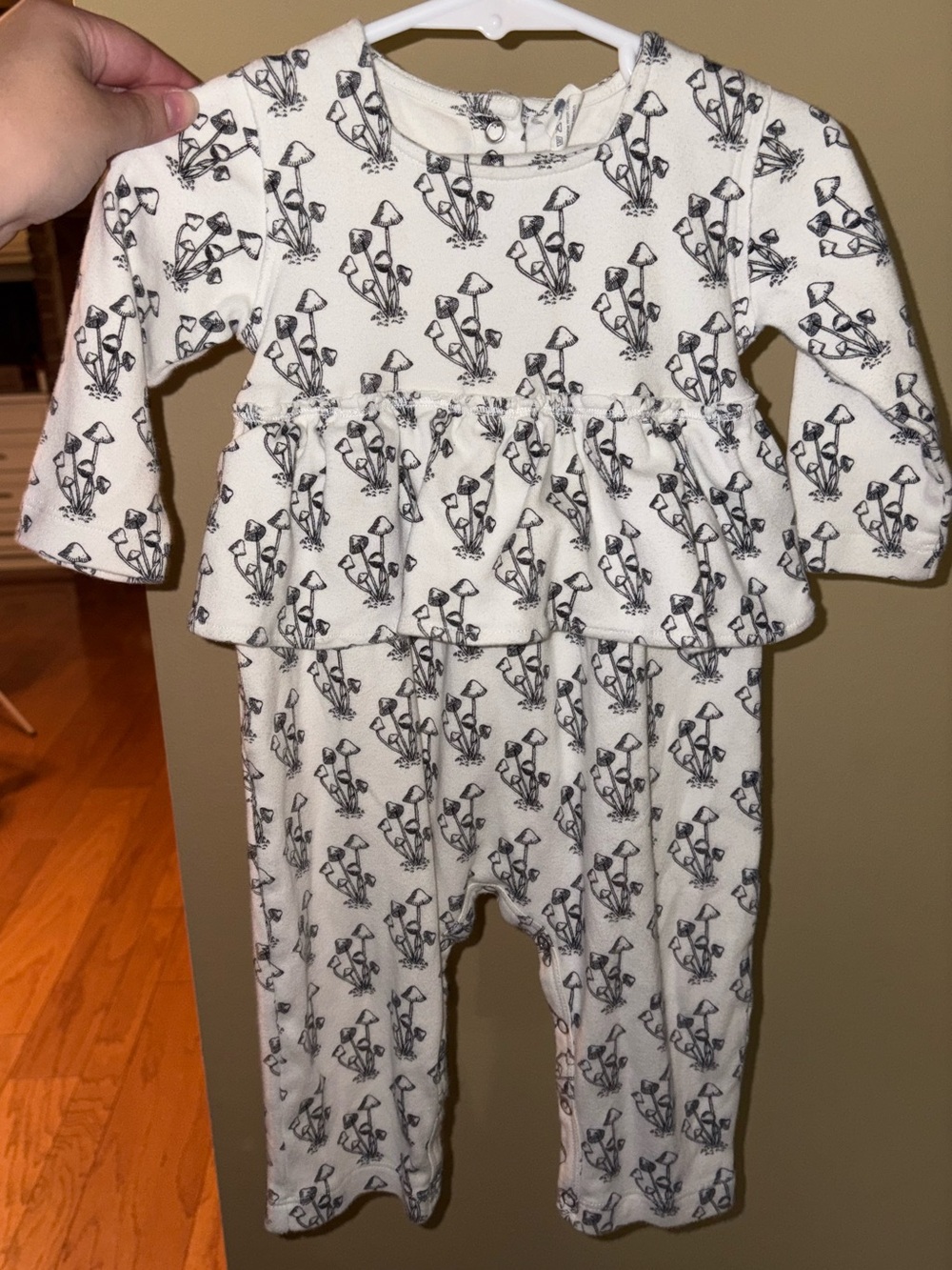 Kate Quinn Mushroom Print Baby Outfit 12-18 mo
